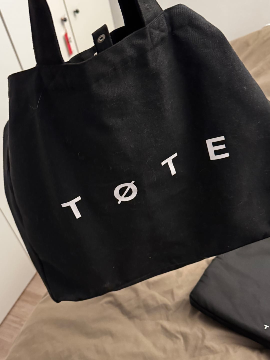 Customer photo review of Black TØTE Bag