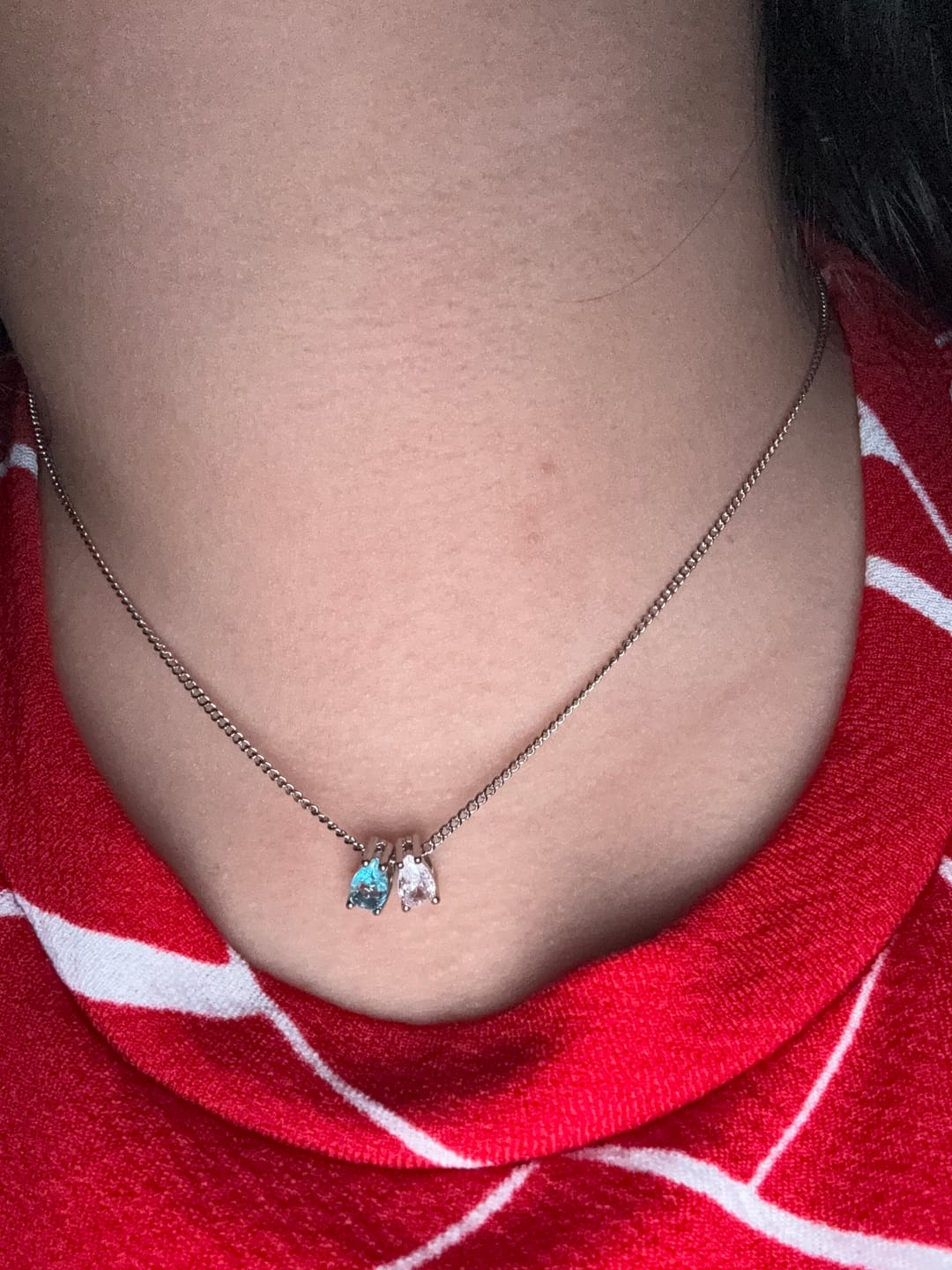 Customer photo review of Personaliza Tu Collar Birthstone Gota Plateado