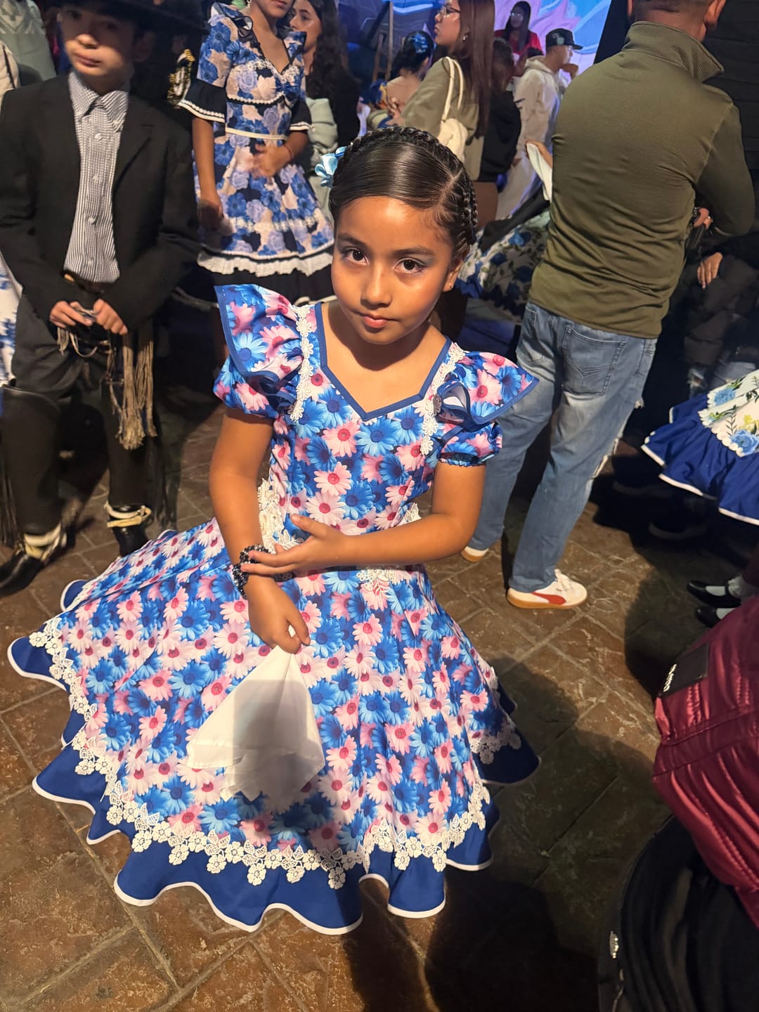 Customer photo review of Vestido de china huasa Mariposa Azul y rosado