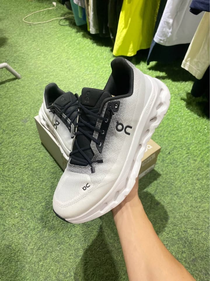 Customer photo review of Cloudtilt Black Ivory
