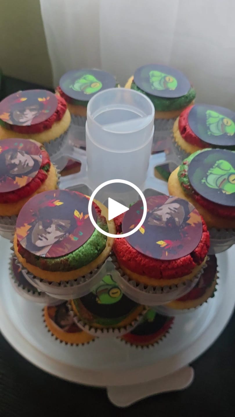 Customer video review of 15 x 5 cm Pre-cut Standard Cupcake Custom Edible Icing Images
