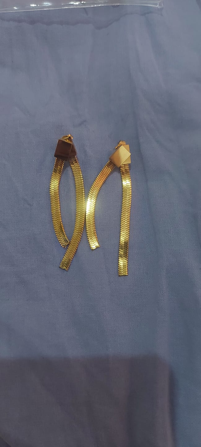 Customer photo review of Brinco Catarina Malha Metal Banhado em Ouro 18K