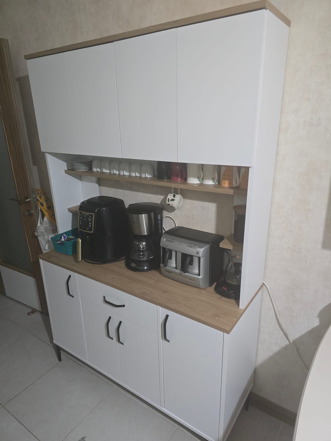 Customer photo review of Rani JE177 Çok Amaçlı Dolap 8 Kapaklı Raflı Kiler Mutfak Dolabı Sepet Ceviz - Beyaz
