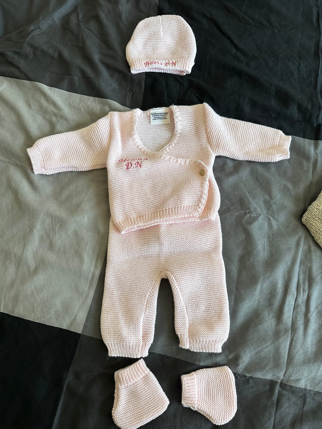 Customer photo review of Ensemble en maille brodé