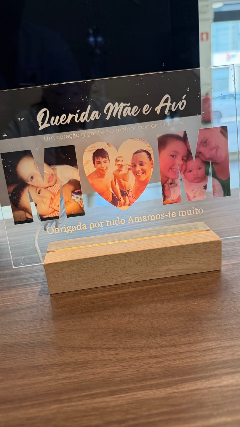 Customer photo review of Placa "M-❤️-M" c/ 3 Fotografias - Dia da Mãe
