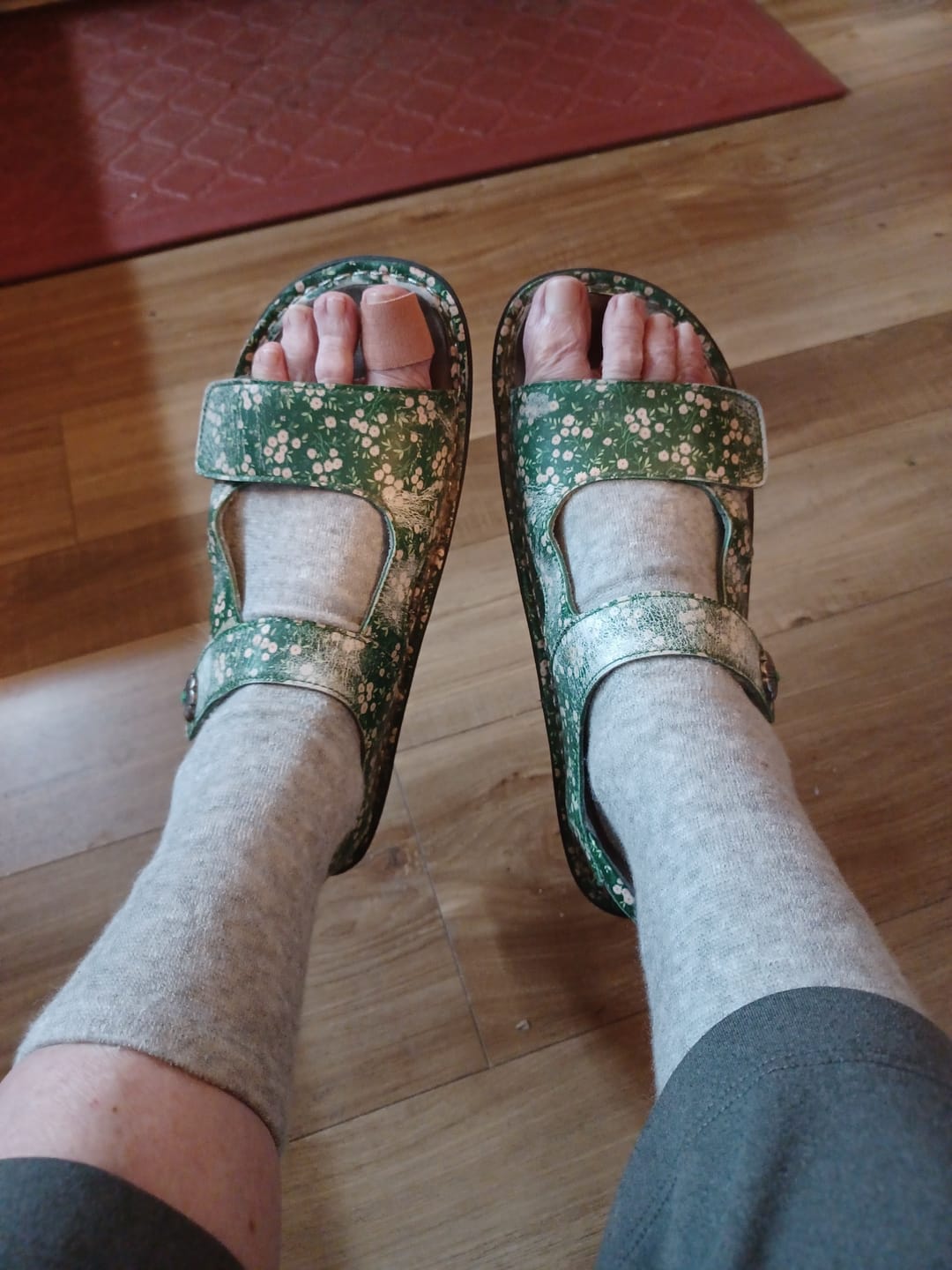 Customer photo review of Premium Anti-Fatigue Bamboo Footsleeves