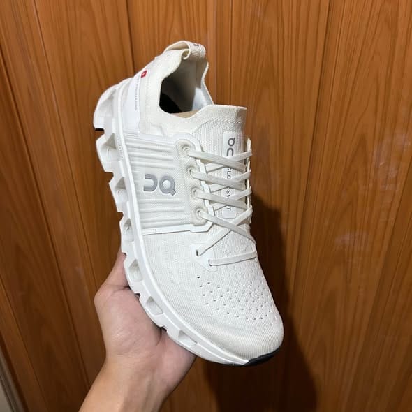 Customer photo review of Cloudswift 4 White