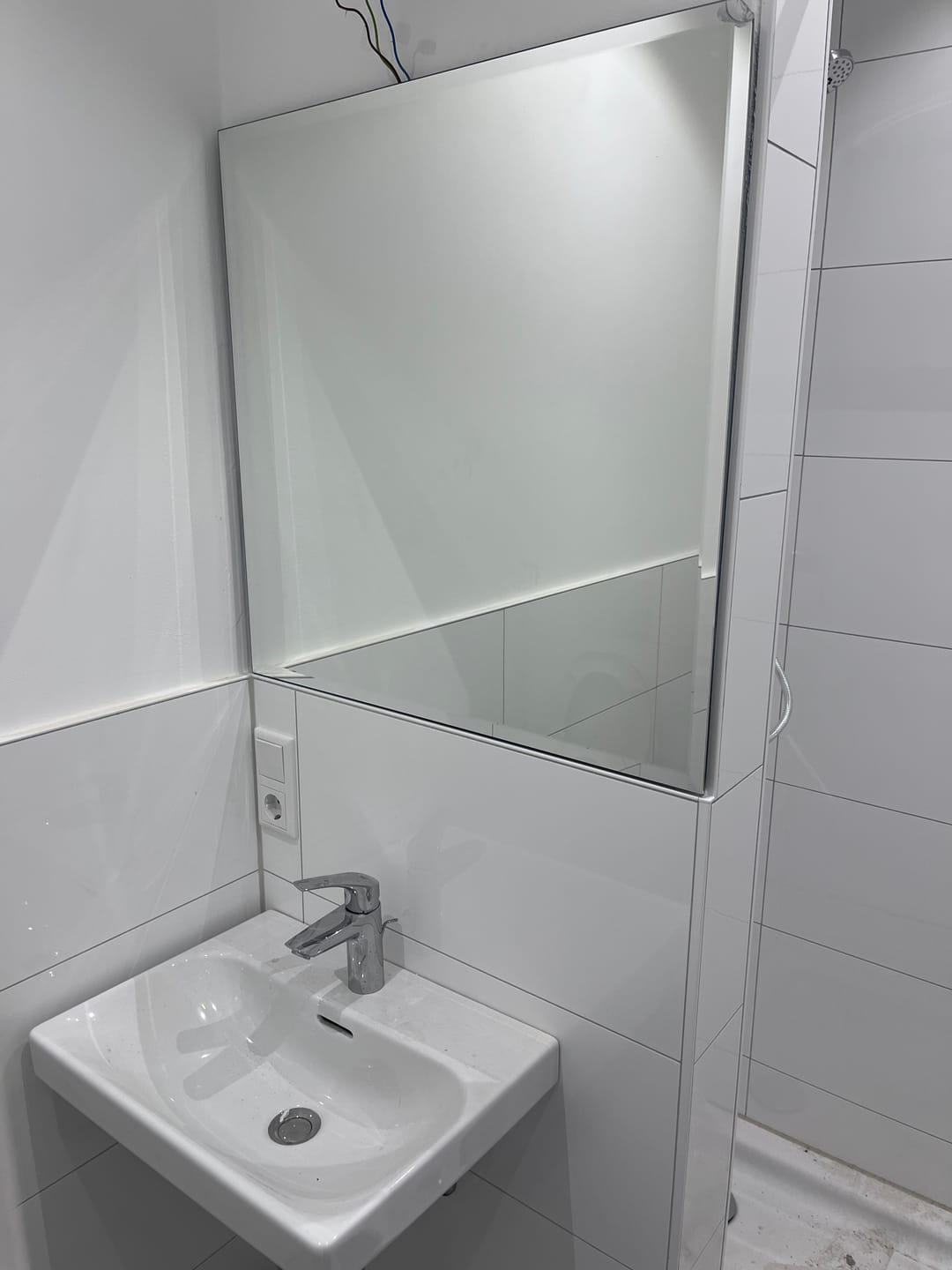 Customer photo review of Spiegel ohne Rahmen, Badspiegel & Wohnzimmerspiegel inkl. Befestigungsset, mit Facette, Eckig