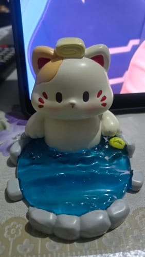 Customer photo review of Onsen Cat Kawaii Phone Stand