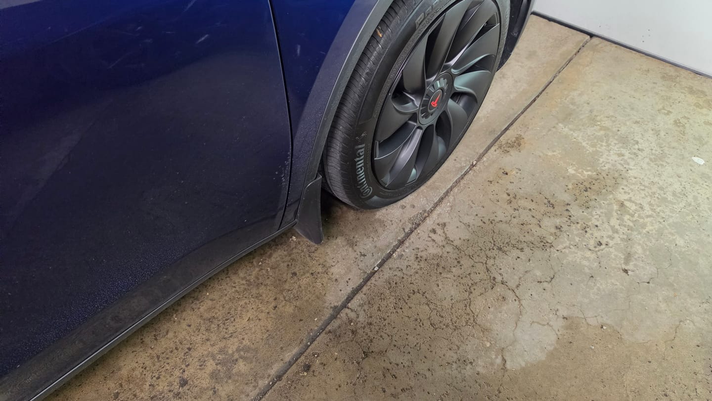 Customer photo review of No-Drill Front & Rear Fender Mud Flaps for Tesla Model Y Juniper 2025+（4 PCS）