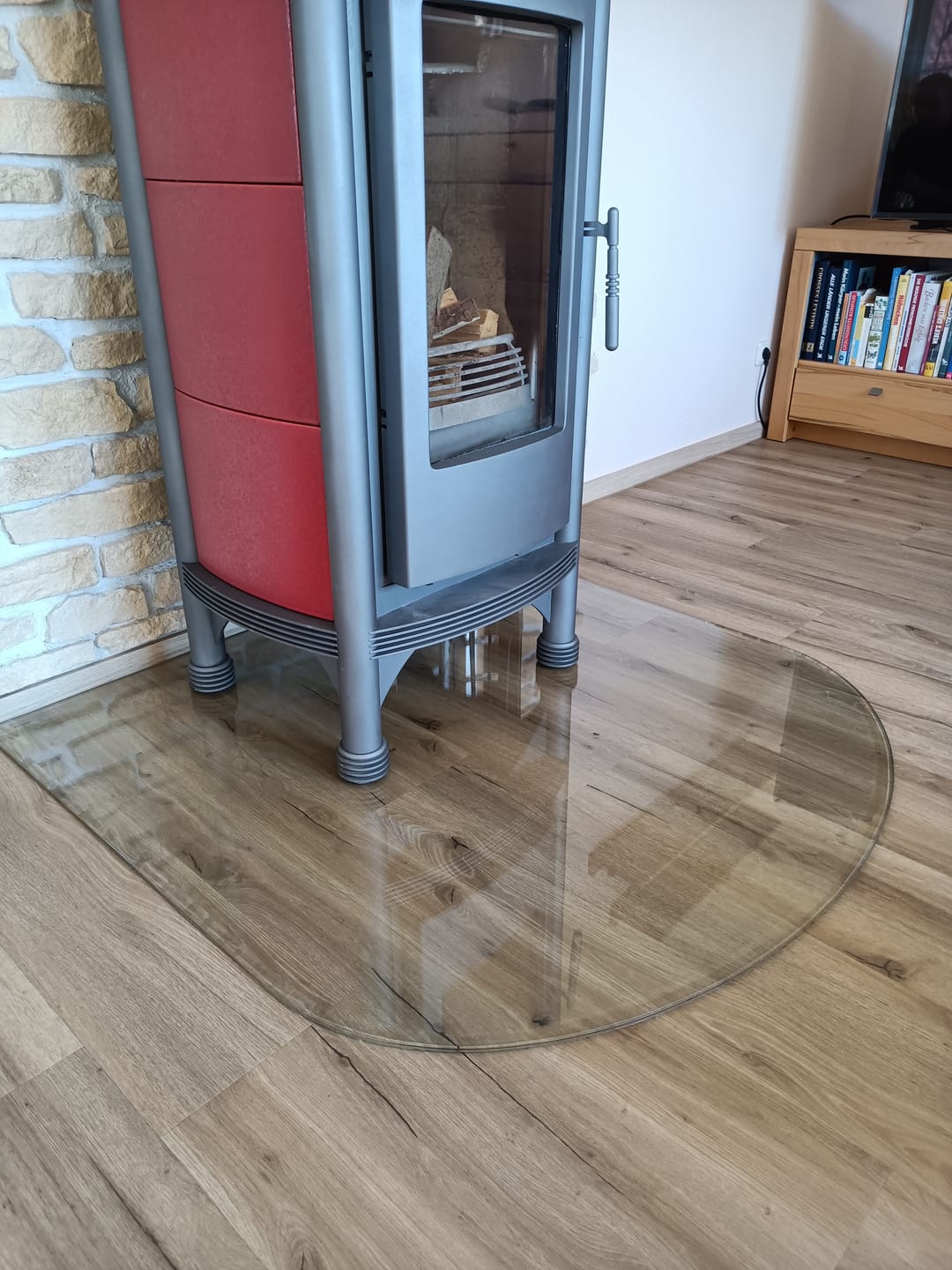 Customer photo review of Glasplatte Kamin, Funkenschutzplatte Glas für Kaminofen - Rundbogen