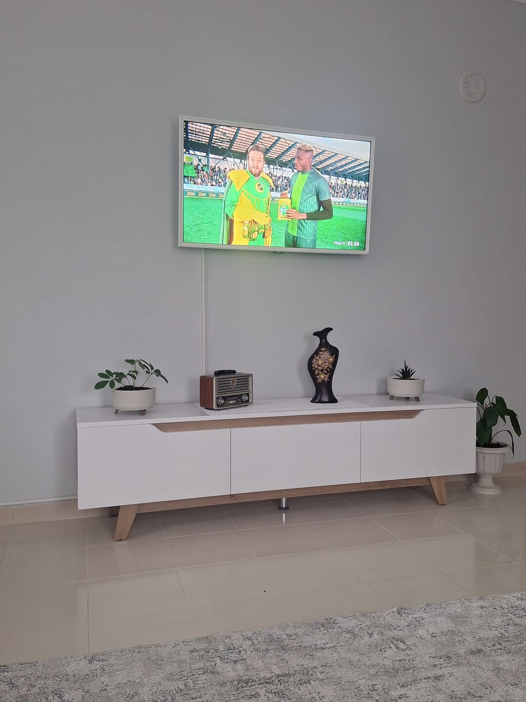 Customer photo review of Rani D1 Tv Ünitesi Modern Ayaklı Tv Sehpası 180 cm  Beyaz - Sepet Ceviz
