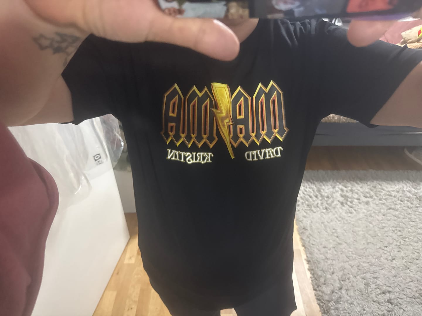 Customer photo review of MAMA - Premium Shirt (personalisierbar)