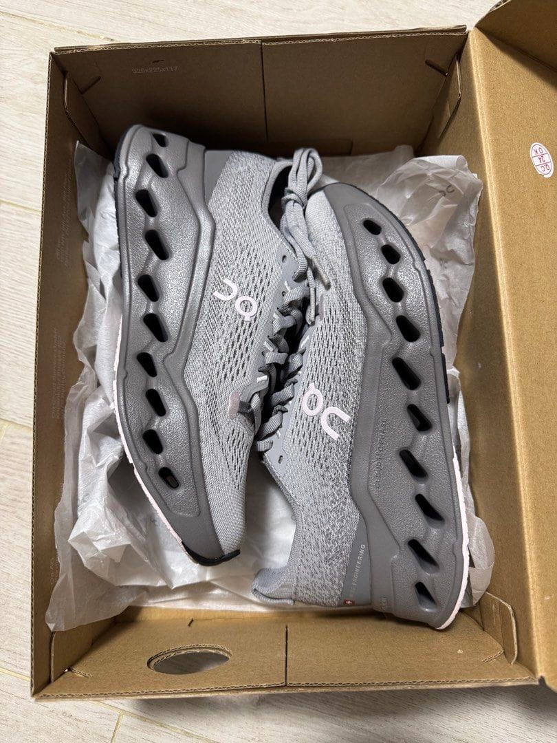 Customer photo review of Cloudsurfer Max Alloy Asphalt
