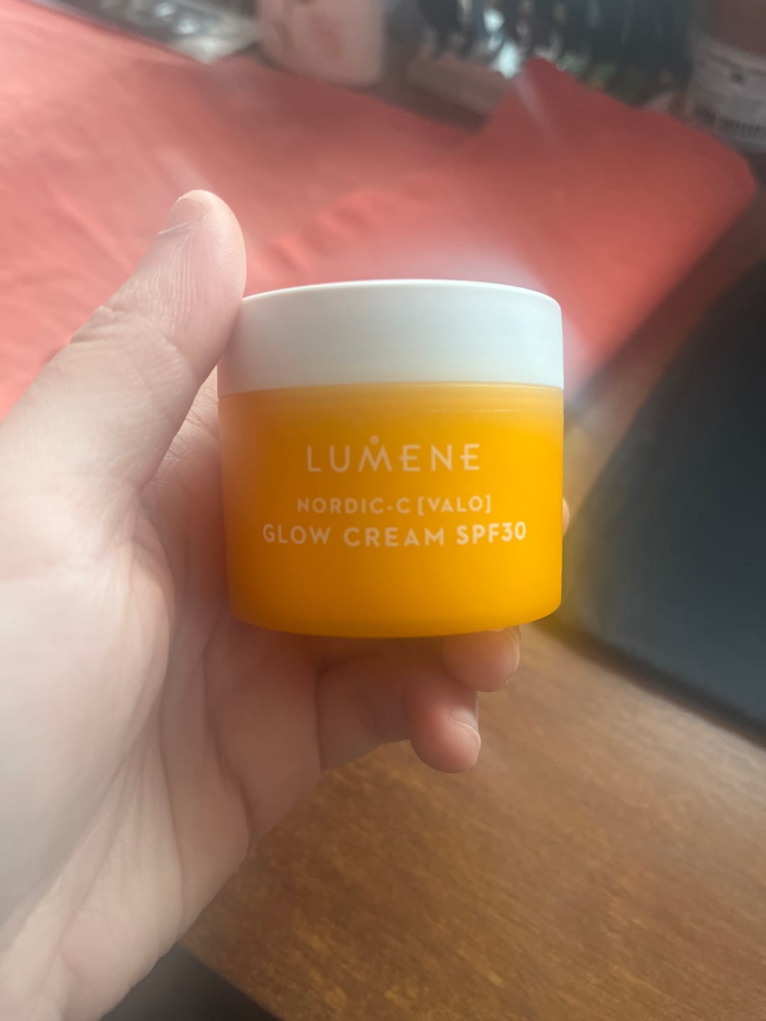 Customer photo review of Дневен крем с витамин C SPF30 за блясък и сияние за всеки тип кожа Lumene NORDIC-C Valo