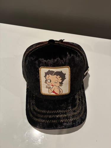 Customer photo review of OVERLORD X Betty Boop: Kissing Betty