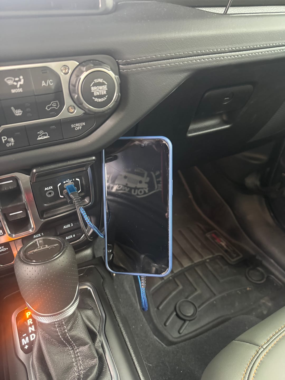 Customer photo review of UNIVERSAL ACCESSORY MOUNT FOR 2018+ JEEP WRANGLER JL &  GLADIATOR - CMM OFFROAD