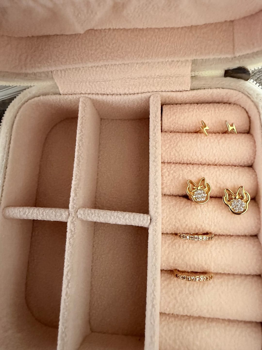 Customer photo review of Mini Pendientes Místicos