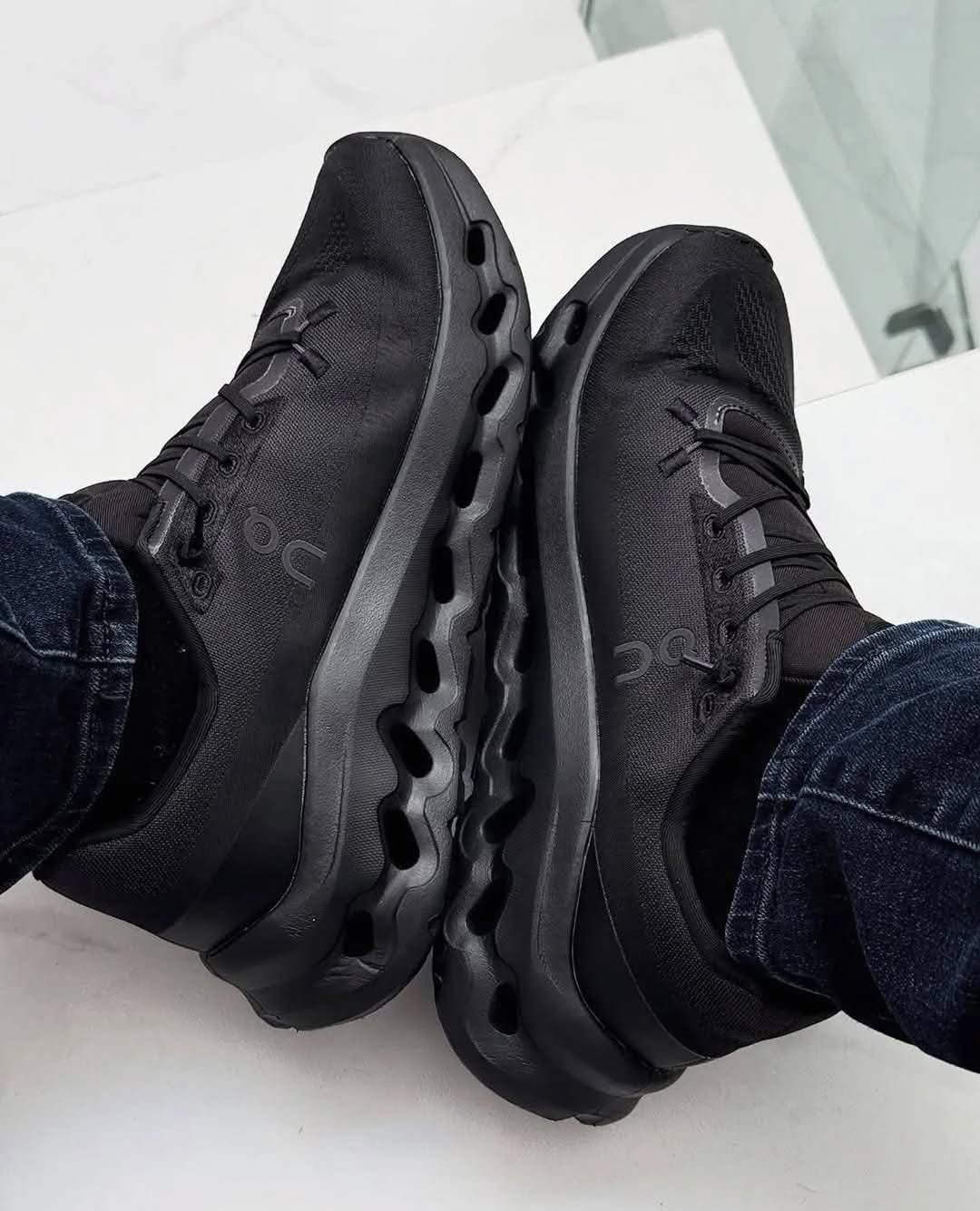 Customer photo review of Cloudtilt Eclipse Black