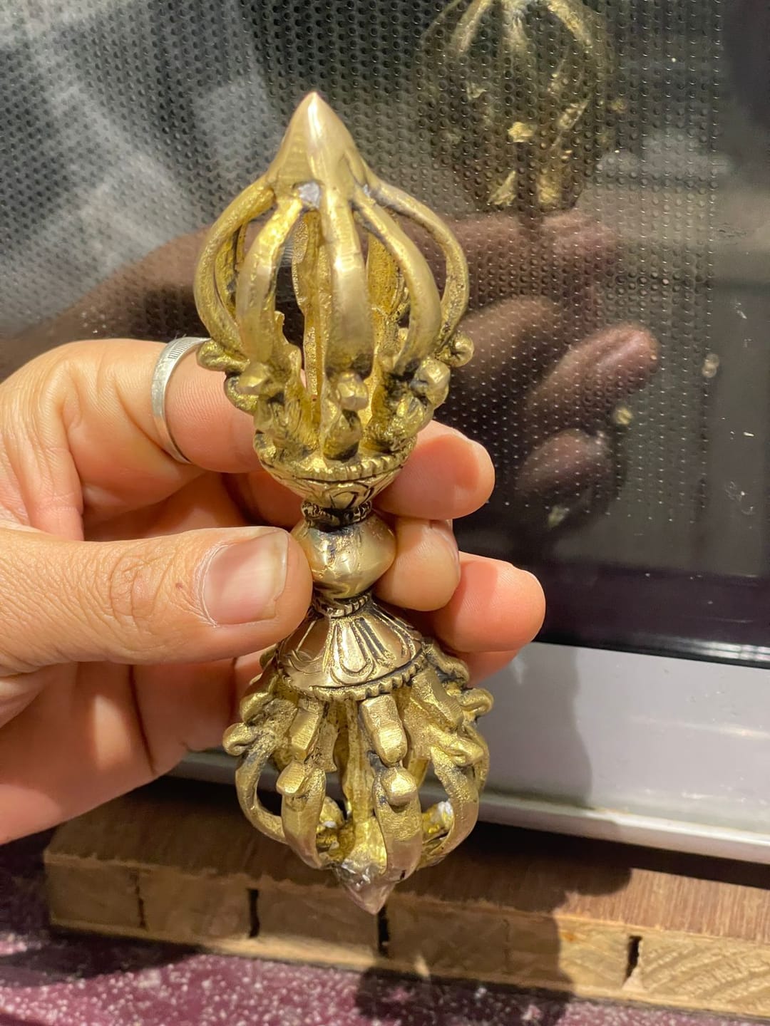 Customer photo review of Brass Vajra Dorje Ritual Tool Vastu Remedy for Protection, Tibetan Meditation and Home Temple Energy 15.7 x 4 cm | 340 gm