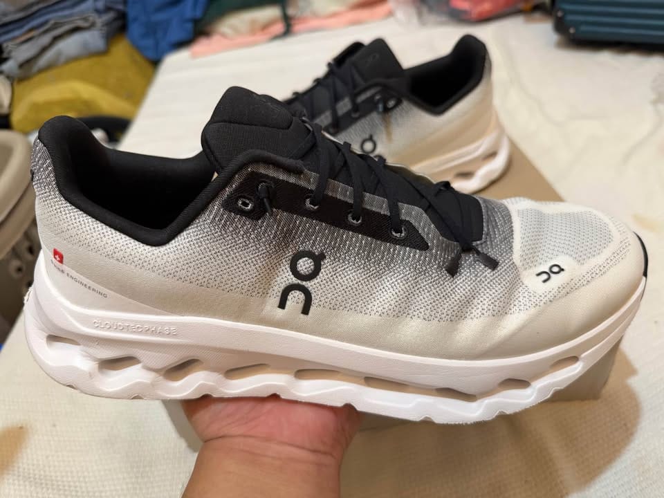 Customer photo review of Cloudtilt Black Ivory
