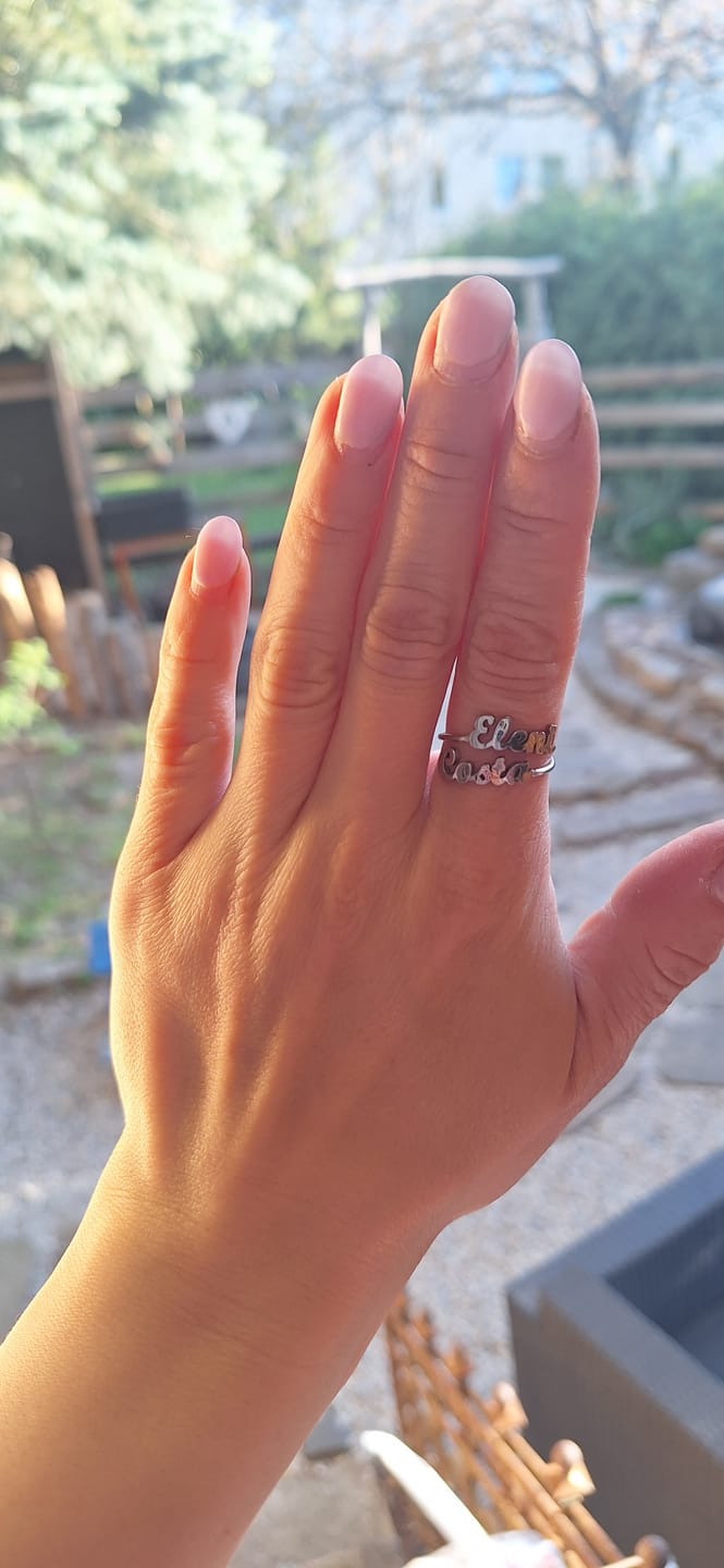 Customer photo review of Ring mit zwei personalisierten Namen