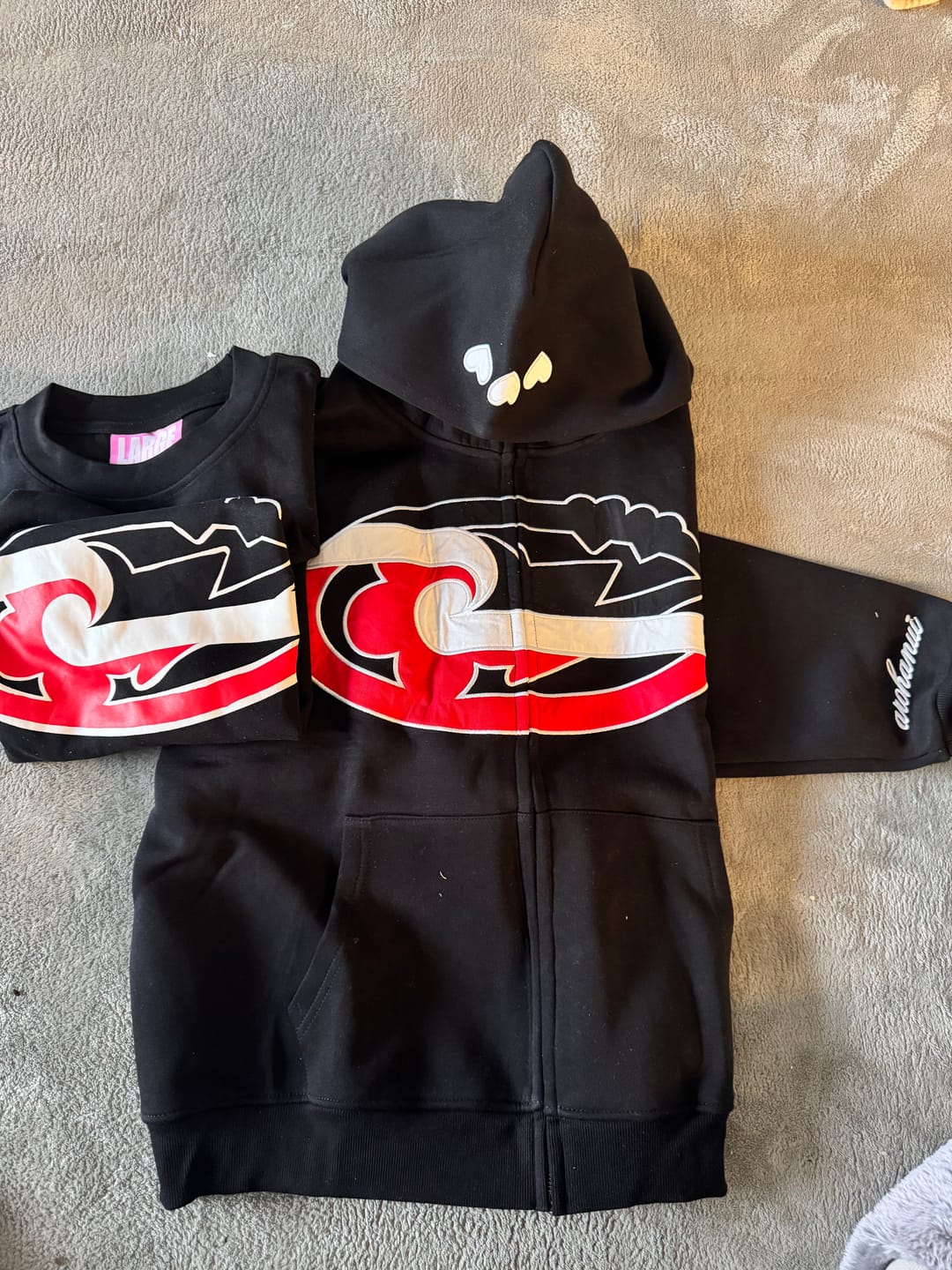 Customer photo review of ‘LAND  BLACK Tīhāte *PRE ORDER*