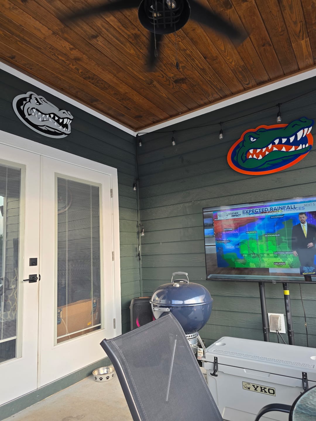 Customer photo review of MONOCHROME - Florida Gators "GATOR HEAD"  3D Vintage Metal Wall Art