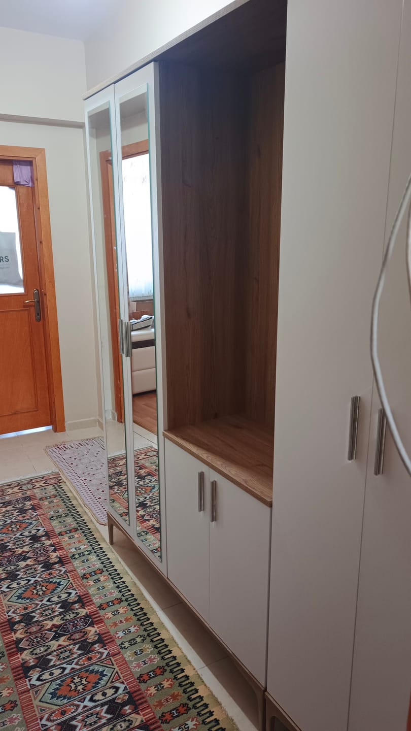 Customer photo review of Rani EA156 Modern Aynalı Raflı Askılı Portmanto Ayakkabılık Vestiyer Sepet Ceviz - Beyaz