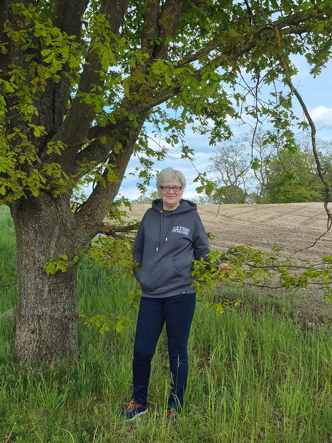 Customer photo review of Lifestyle Damen Oversized Hoodie anthrazit mit Stickerei by SAEBIS®