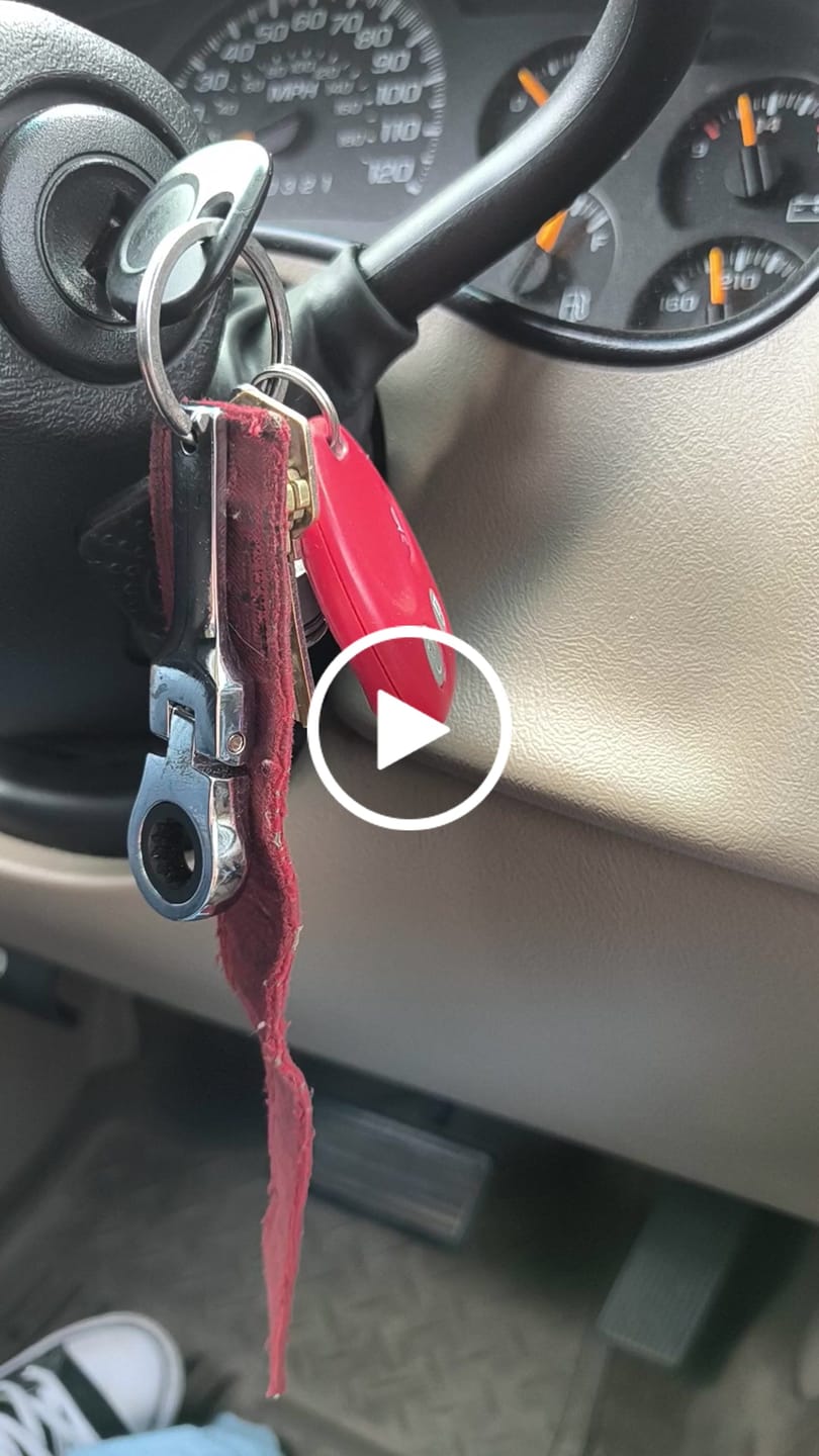 Customer video review of Remove before flight keytag