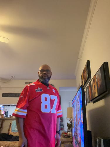 Customer photo review of Men's Kansas City Chiefs Travis Kelce #87 Red Super Bowl LVIII Game Jersey1