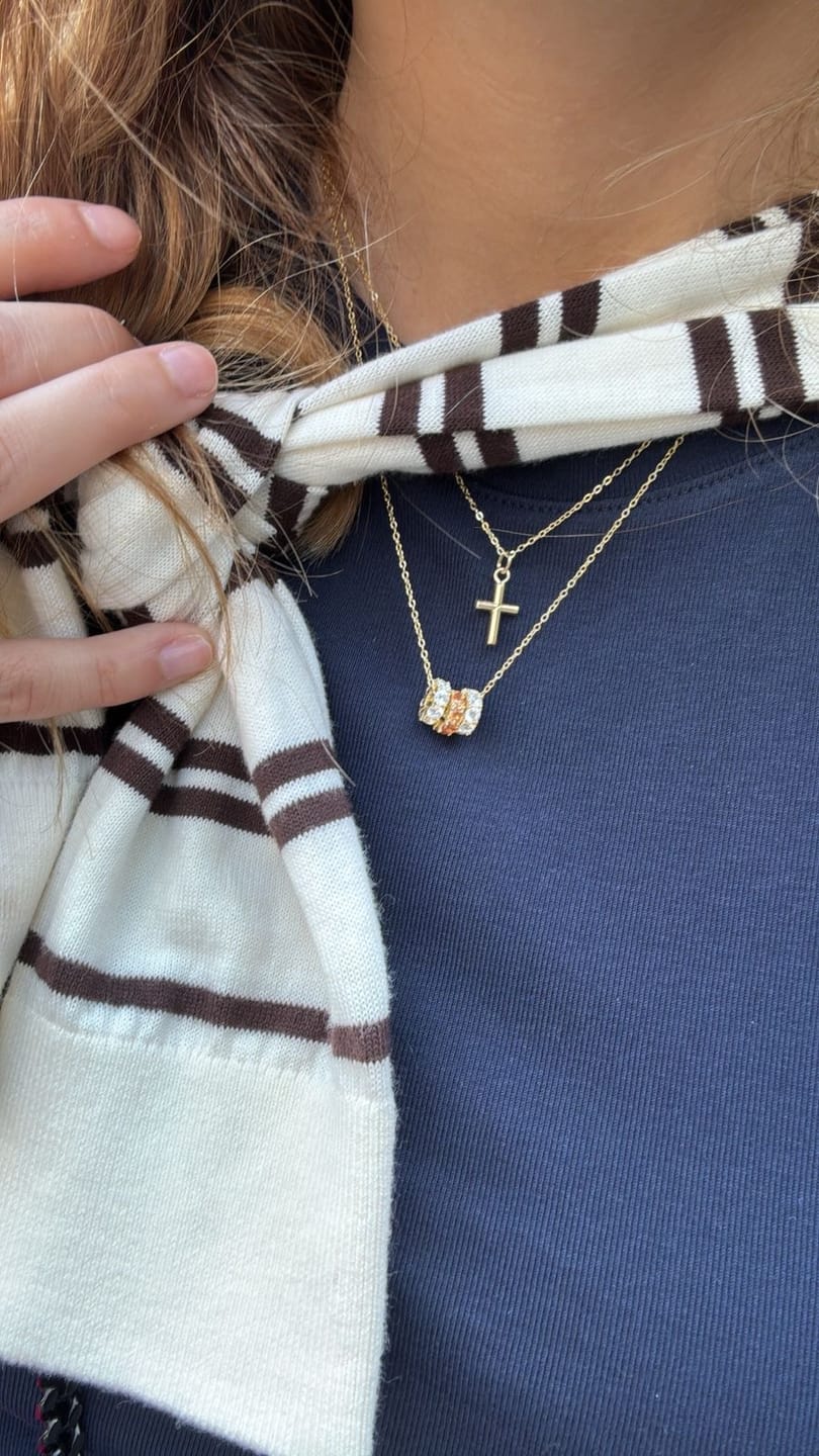 Customer photo review of Arma Tu Collar Dije Birthstone