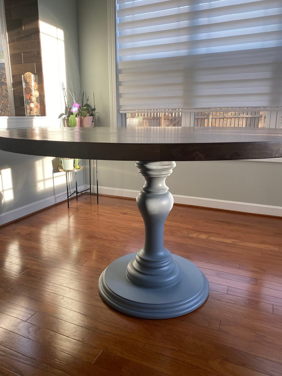 Customer photo review of Bradford Round Pedestal Table Base (WH-Bradford[Height]-Color)