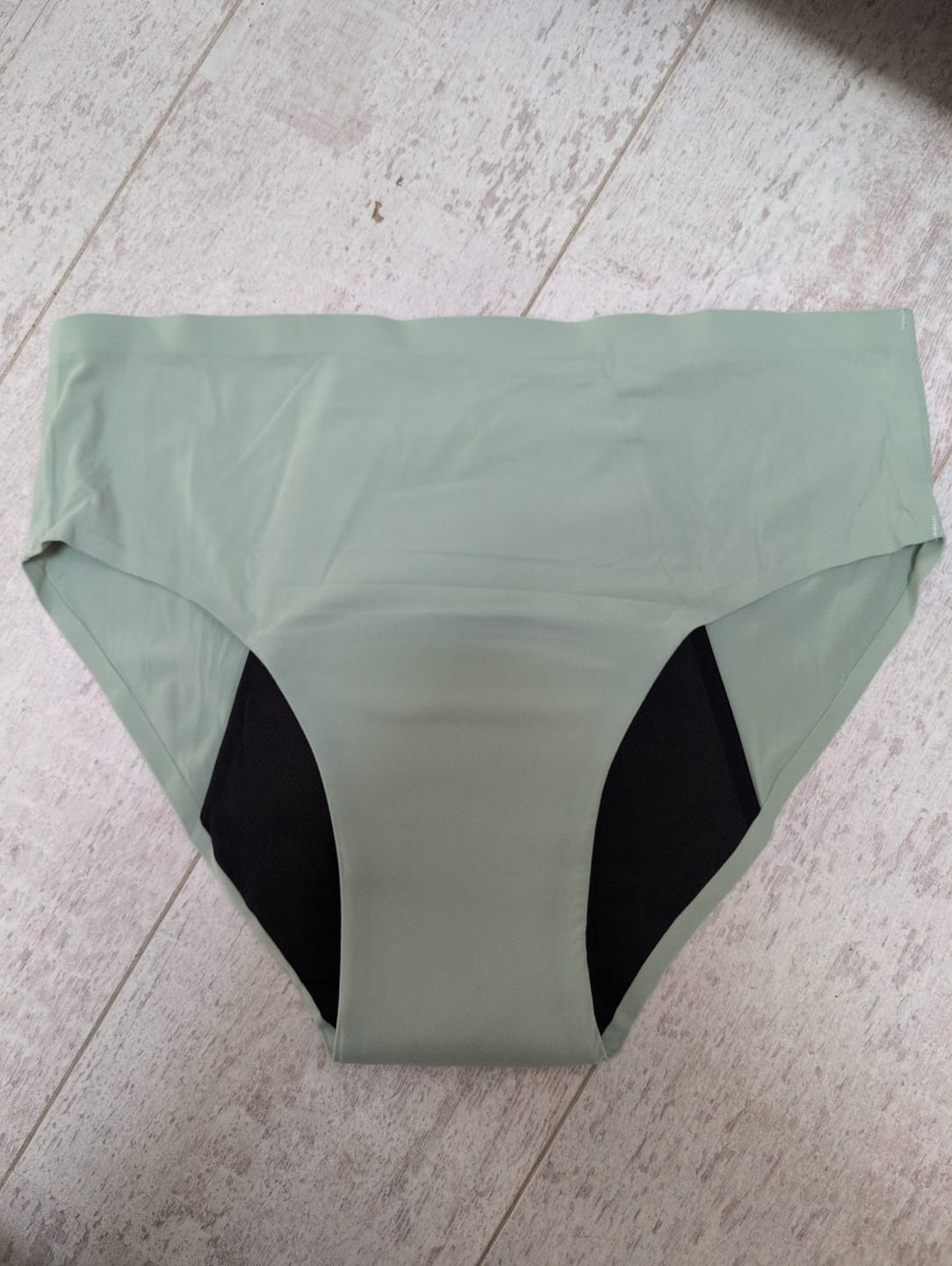 Customer photo review of Culotte Menstruelle Nina sans coutures (taille haute) - Edition Limitée