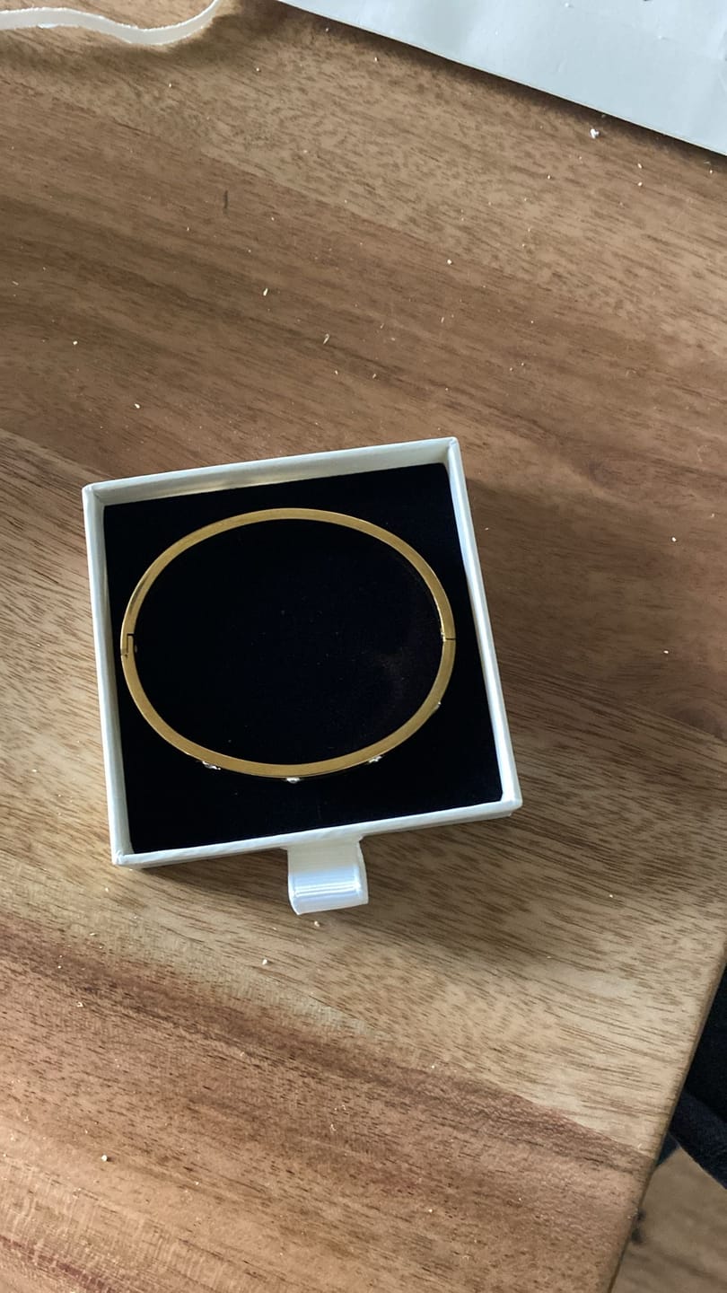 Customer photo review of Deluxe Timeless Stone Armreif 18K Vergoldet