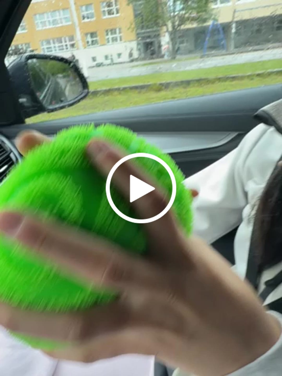 Customer video review of NeeDoh | Super Fuzz Ball | Assortert | Stor stressleke