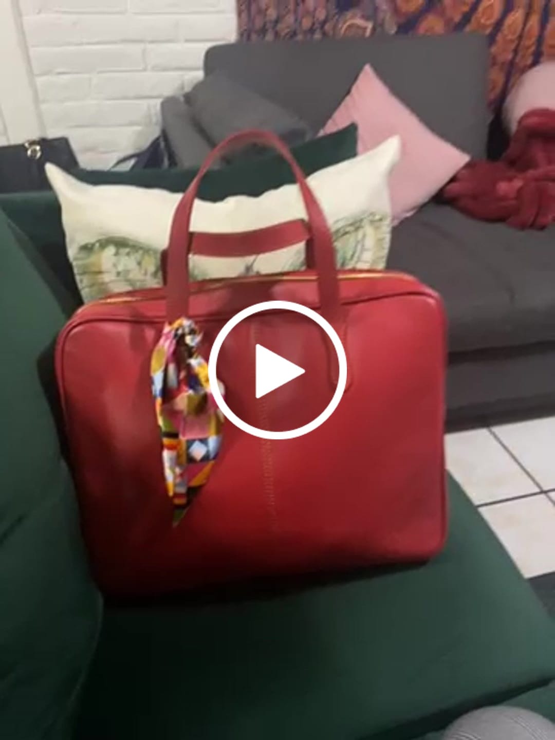 Customer video review of Portafolio Laptop Rojo