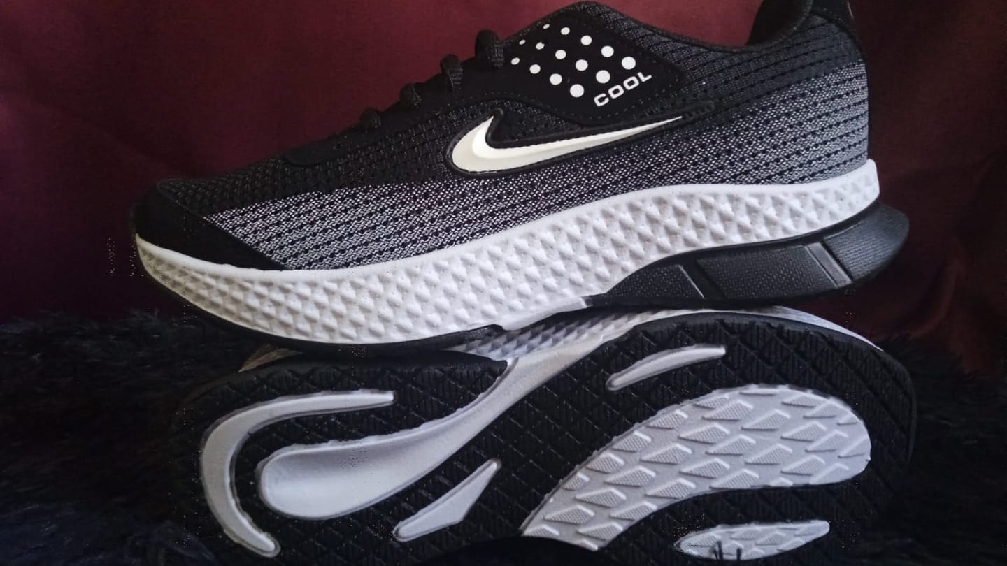 Customer photo review of Tenis 013 Negro Blanco