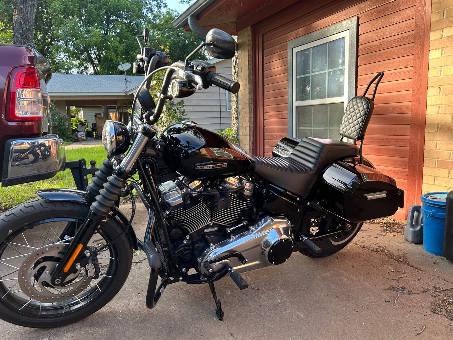 Customer photo review of 32L - Darkin Large Quick Mount Painted Hard Saddlebags for Harley Softail Street Bob FXBB/S