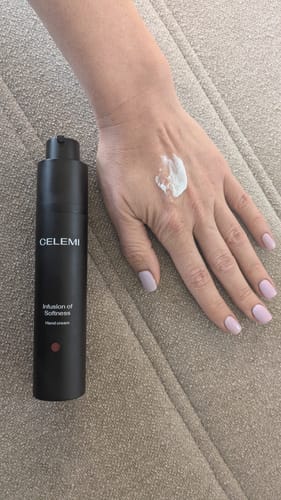 Customer photo review of Maitinantis ir greitai įsigeriantis rankų kremas 50ml