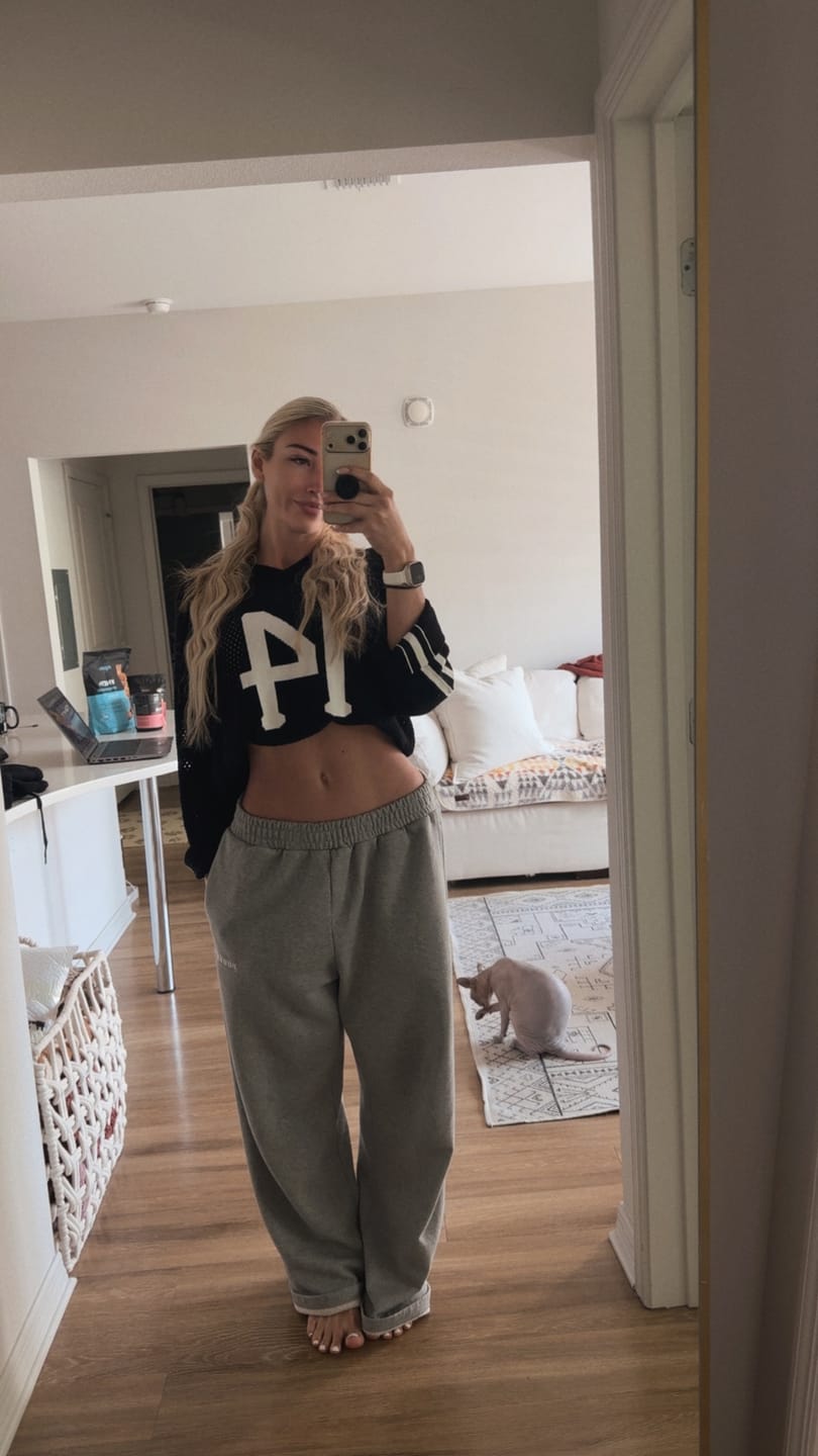 Customer photo review of 2111 - Classic Baggy Sweats