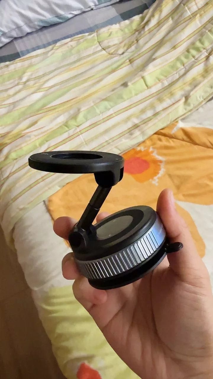 Customer photo review of HALO® The Magnetic Phone Stand