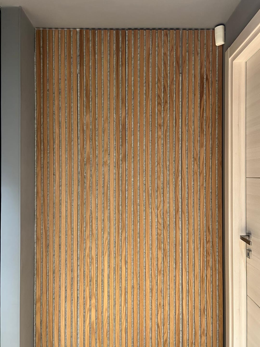 Customer photo review of Dogato acustico in legno | Rovere Chiaro con Feltro Grigio