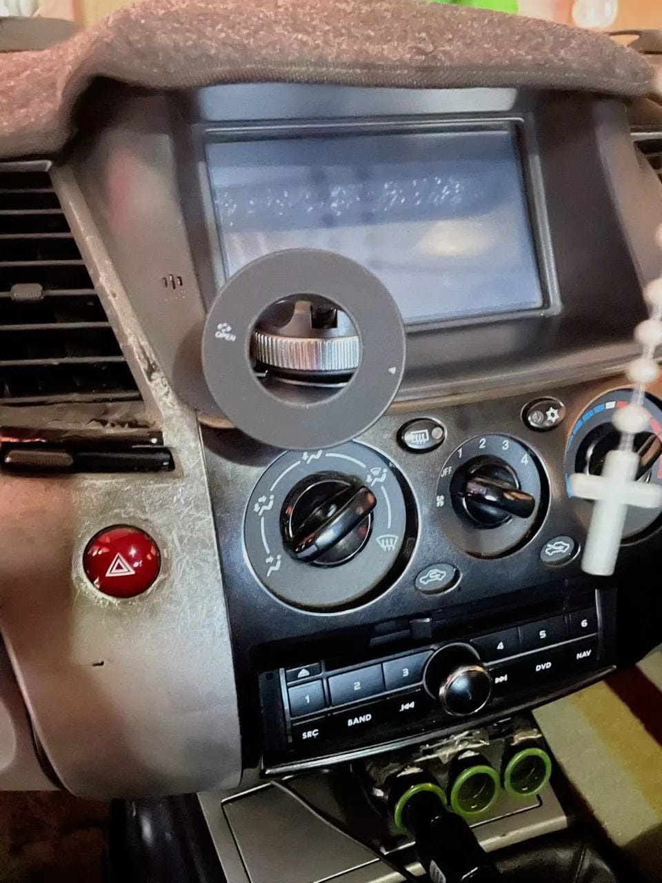 Customer photo review of HALO® The Magnetic Phone Stand