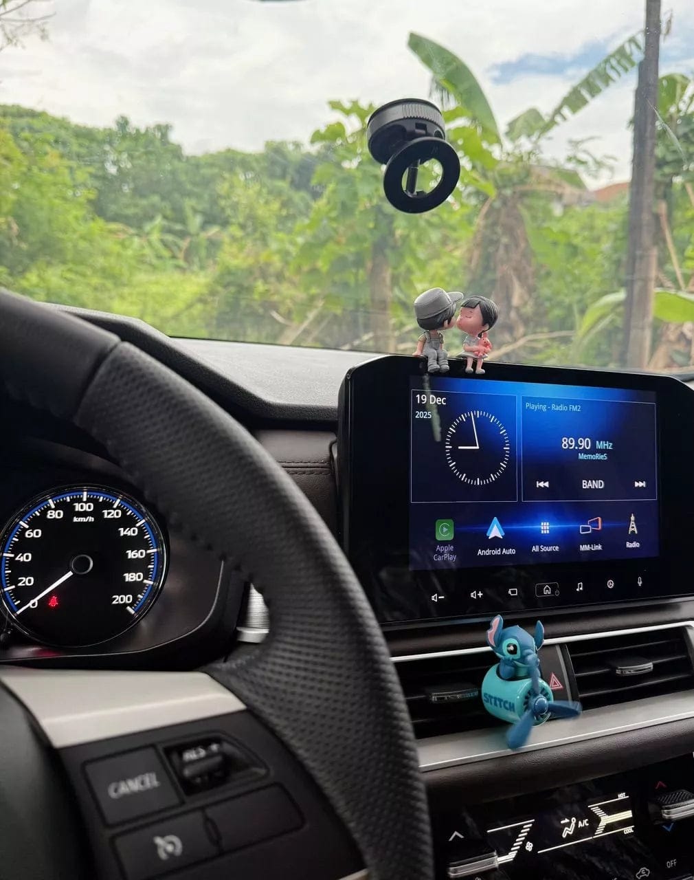 Customer photo review of HALO® The Magnetic Phone Stand