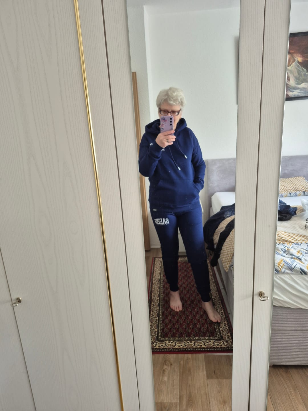 Customer photo review of Lifestyle Damen Oversized Hoodie navyblau mit Stickerei by SAEBIS®