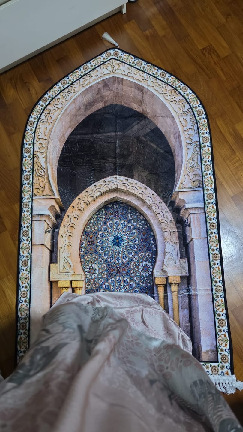 Customer photo review of 3D Mihrab Premium Padded Prayer Mat