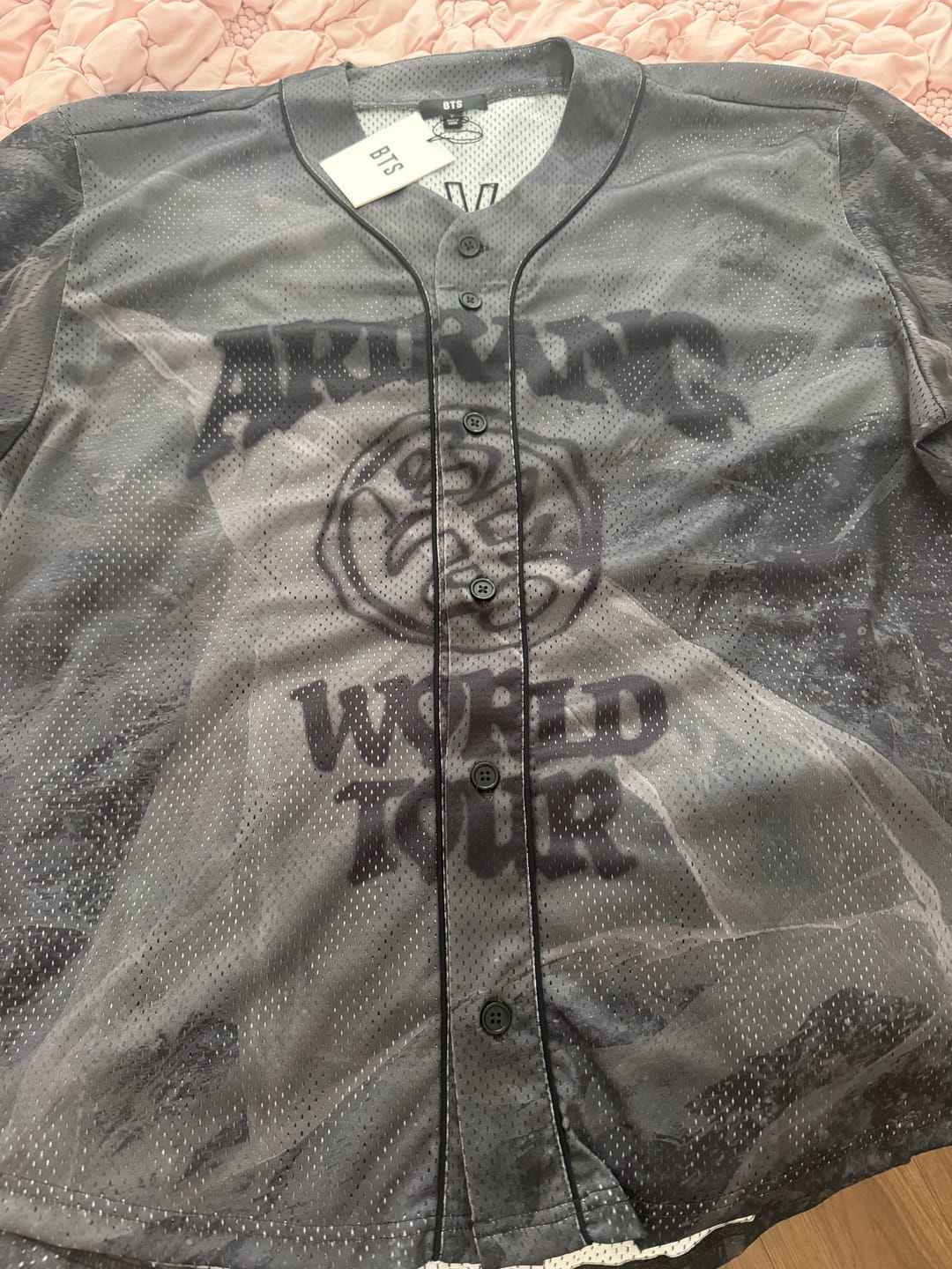 Customer photo review of BTS - ARIRANG WORLD TOUR OFFICIAL MD S/S JERSEY