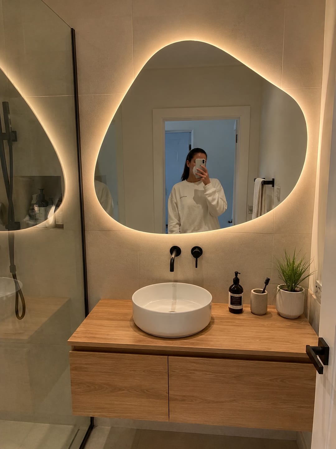 Avis de Olivier — Miroir Luxe Design Salle De Bain Led Antibuée 73x80 Zurich – Bellori
